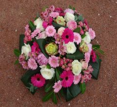 Coussin rond de fleurs funéraires Gleizé